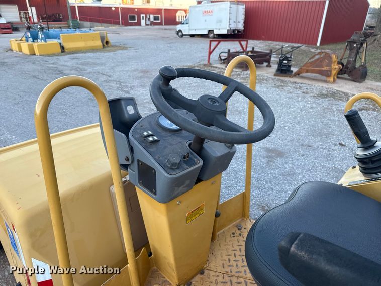 image for item HI9361 2006 Caterpillar CB-224E double drum vibratory roller