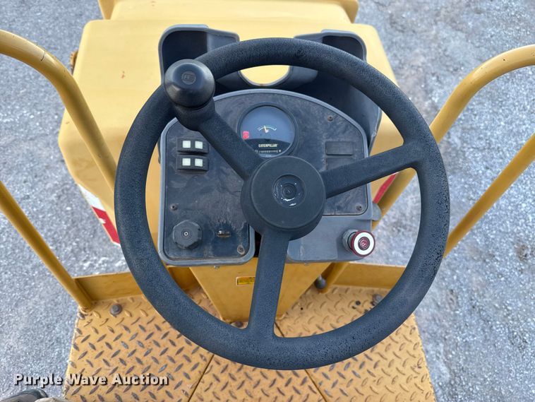 image for item HI9361 2006 Caterpillar CB-224E double drum vibratory roller
