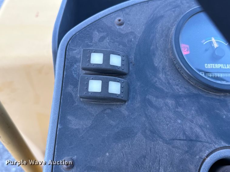 image for item HI9361 2006 Caterpillar CB-224E double drum vibratory roller