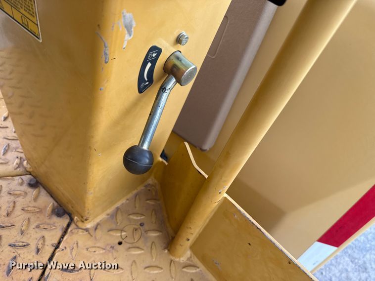 image for item HI9361 2006 Caterpillar CB-224E double drum vibratory roller