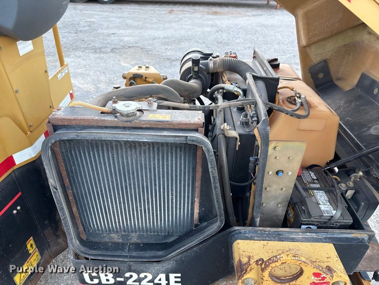 image for item HI9361 2006 Caterpillar CB-224E double drum vibratory roller