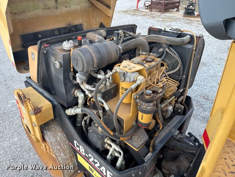 image for item HI9361 2006 Caterpillar CB-224E double drum vibratory roller