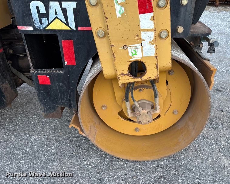 image for item HI9361 2006 Caterpillar CB-224E double drum vibratory roller