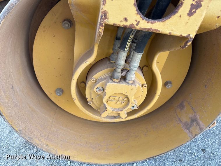image for item HI9361 2006 Caterpillar CB-224E double drum vibratory roller