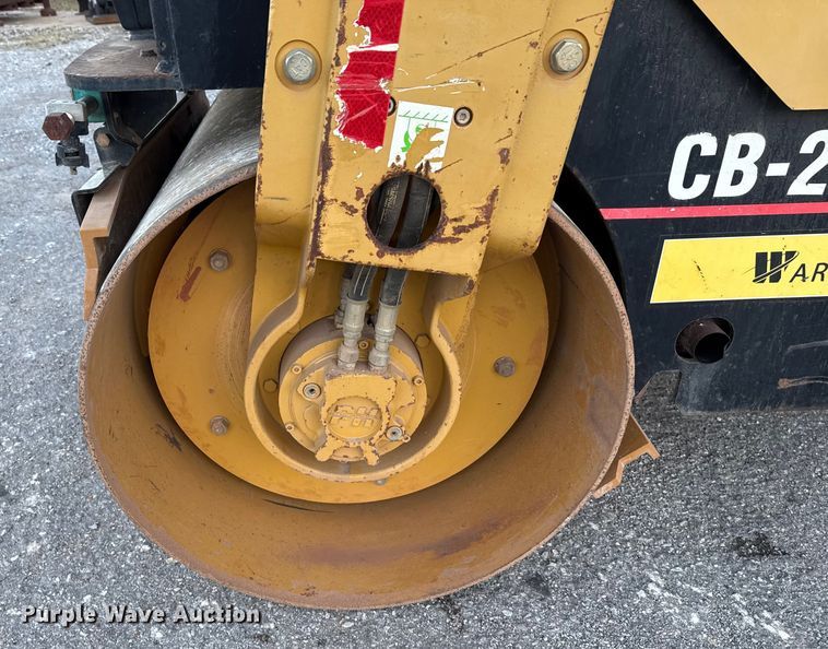 image for item HI9361 2006 Caterpillar CB-224E double drum vibratory roller