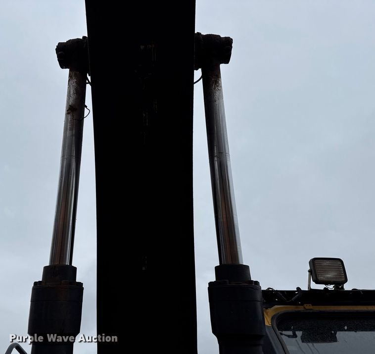 image for item HI9386 2014 John Deere 210G LC excavator