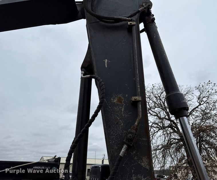 image for item HI9386 2014 John Deere 210G LC excavator