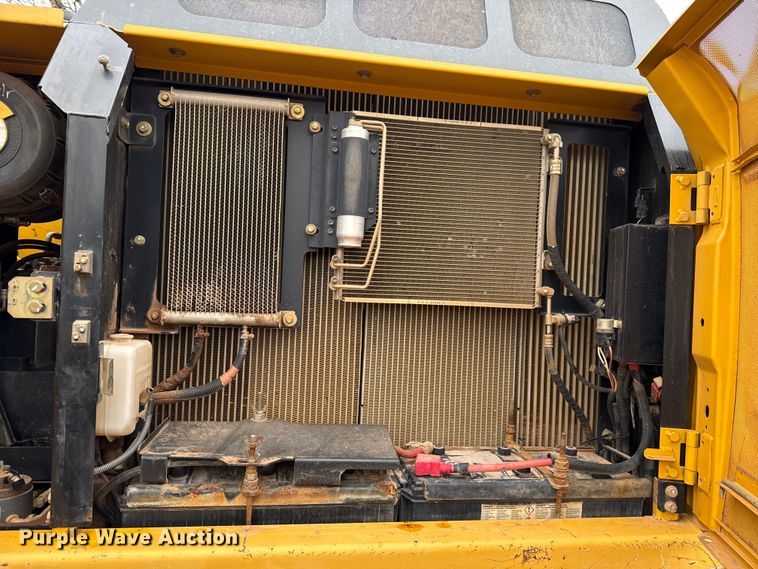 image for item HI9386 2014 John Deere 210G LC excavator