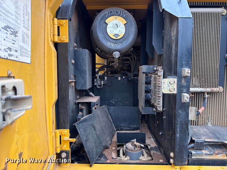 image for item HI9386 2014 John Deere 210G LC excavator