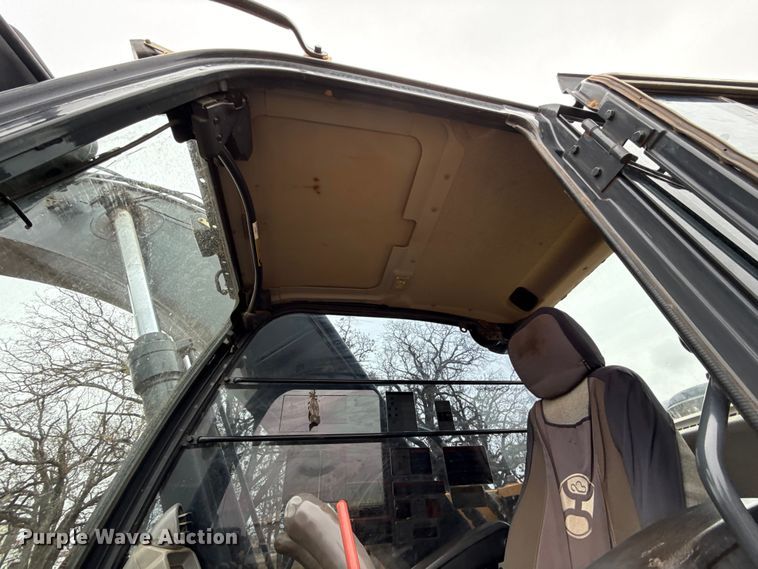 image for item HI9386 2014 John Deere 210G LC excavator