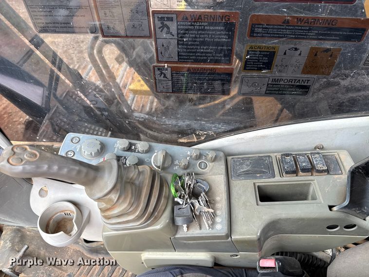 image for item HI9386 2014 John Deere 210G LC excavator