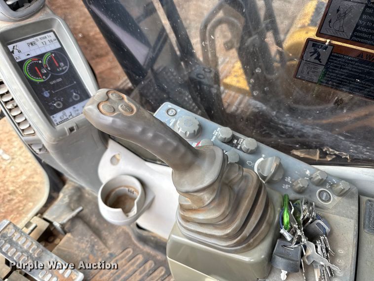 image for item HI9386 2014 John Deere 210G LC excavator