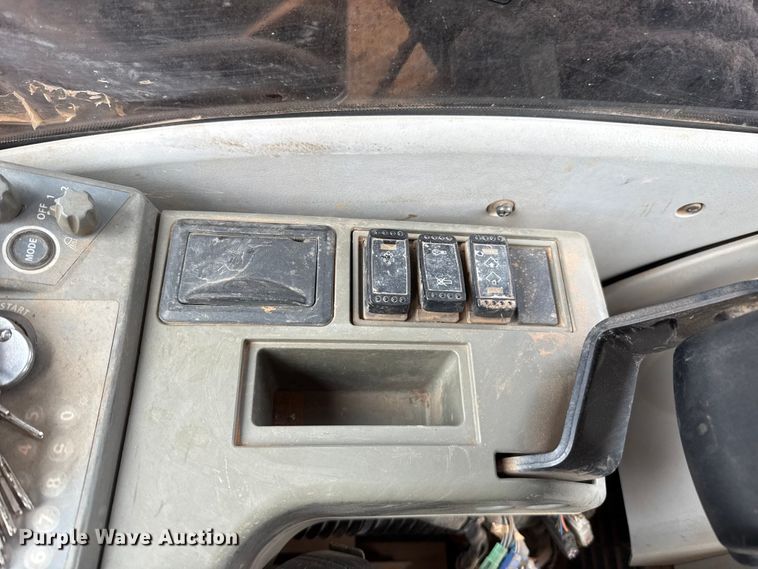 image for item HI9386 2014 John Deere 210G LC excavator