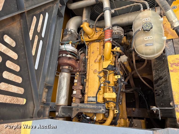 image for item HI9386 2014 John Deere 210G LC excavator