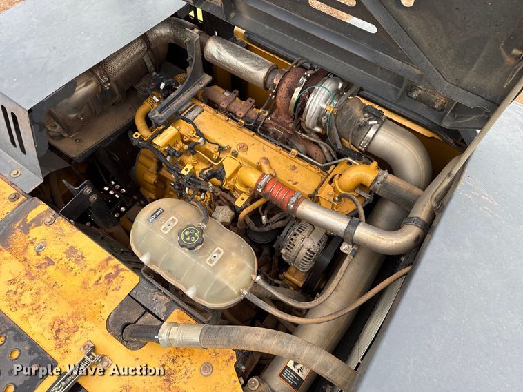 image for item HI9386 2014 John Deere 210G LC excavator