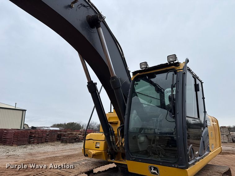 image for item HI9389 2015 John Deere 210G LC excavator