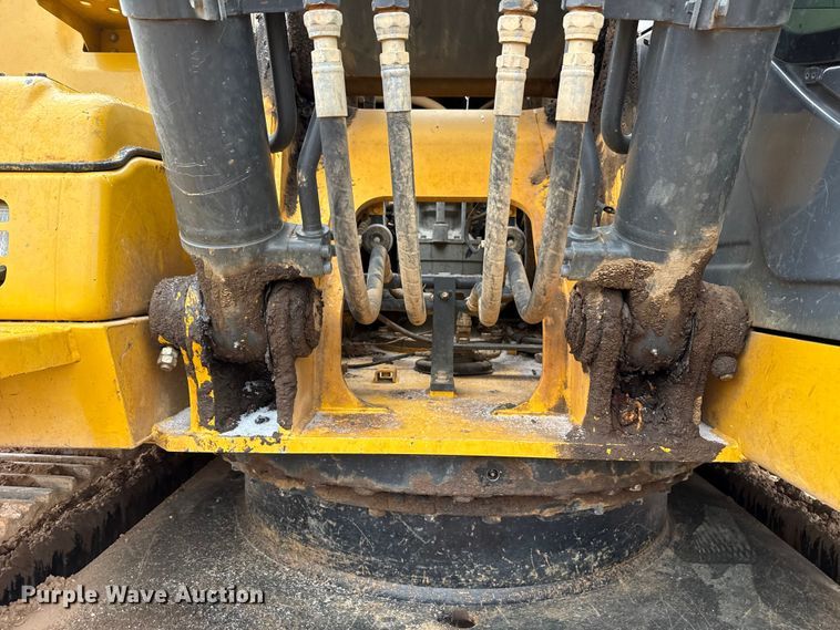 image for item HI9389 2015 John Deere 210G LC excavator