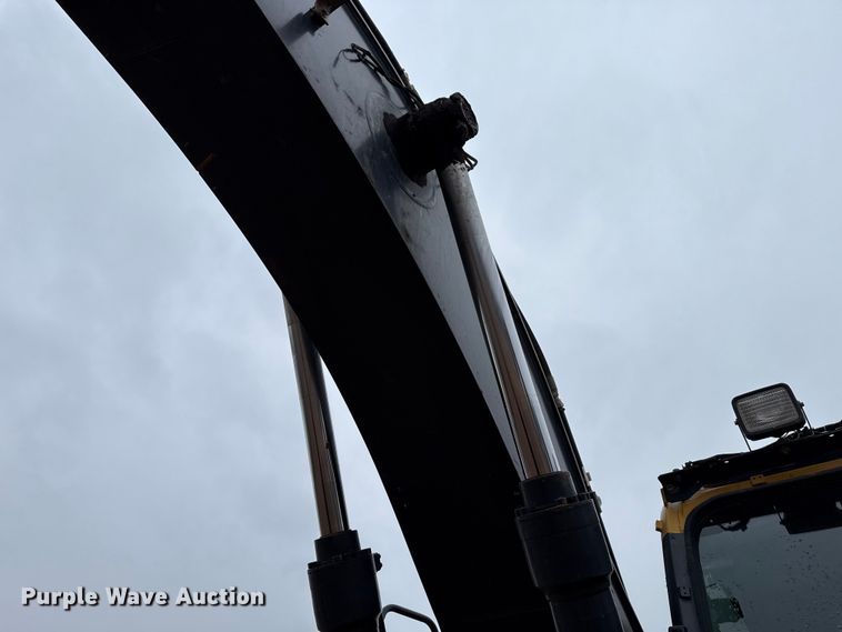 image for item HI9389 2015 John Deere 210G LC excavator