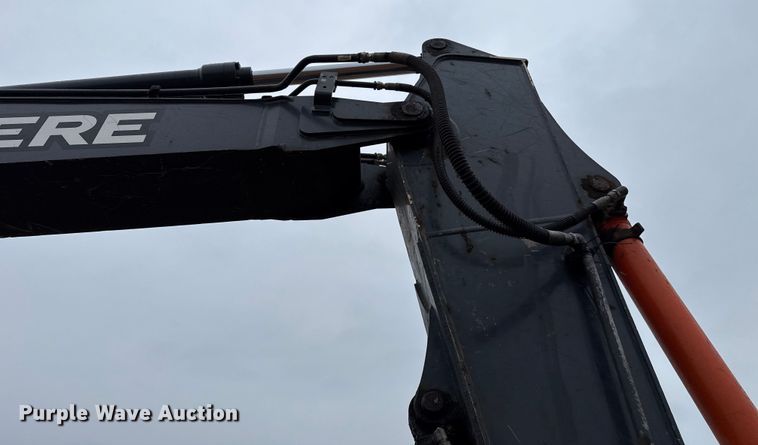 image for item HI9389 2015 John Deere 210G LC excavator