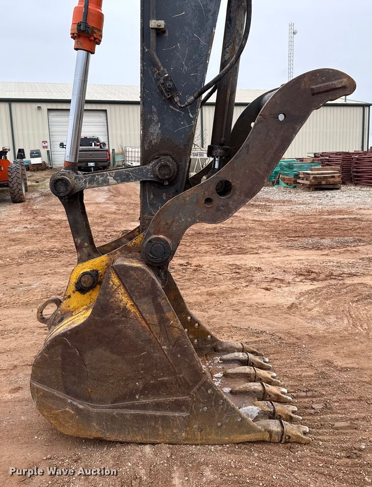 image for item HI9389 2015 John Deere 210G LC excavator