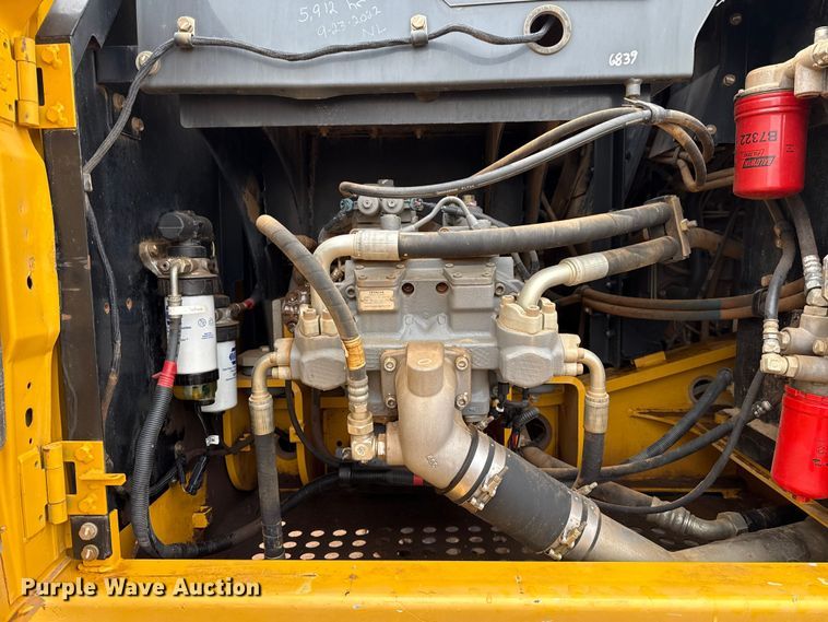 image for item HI9389 2015 John Deere 210G LC excavator