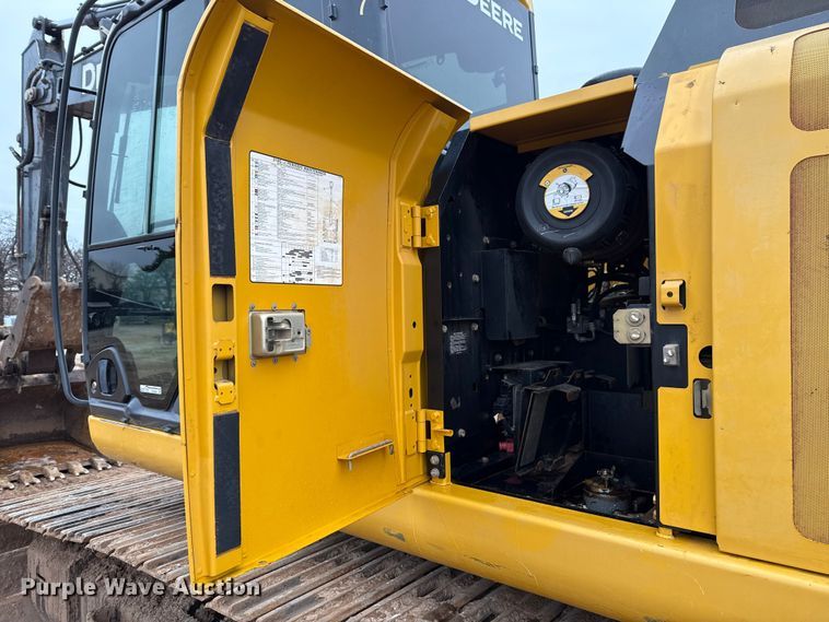 image for item HI9389 2015 John Deere 210G LC excavator