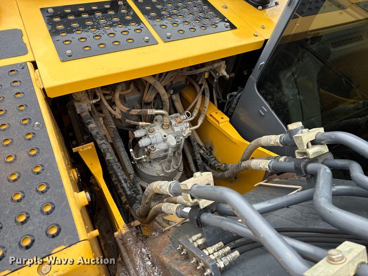 image for item HI9389 2015 John Deere 210G LC excavator