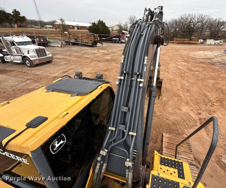 image for item HI9389 2015 John Deere 210G LC excavator