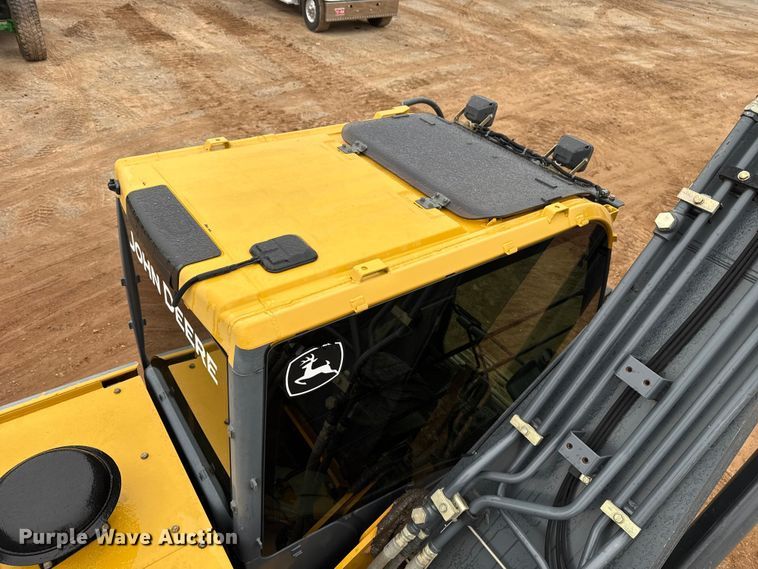 image for item HI9389 2015 John Deere 210G LC excavator