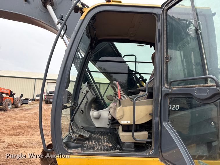 image for item HI9389 2015 John Deere 210G LC excavator