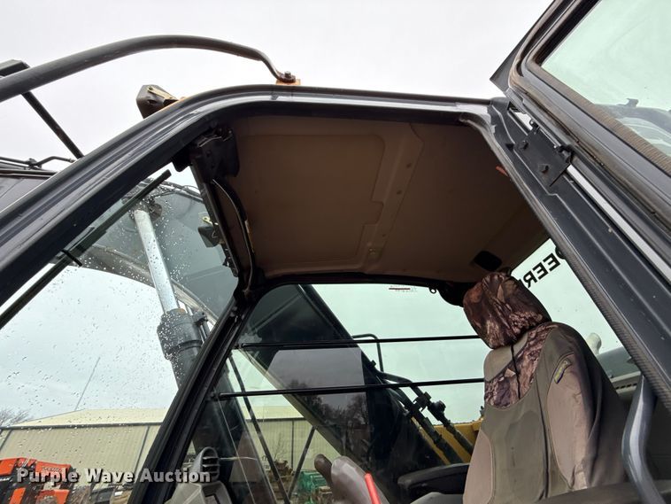 image for item HI9389 2015 John Deere 210G LC excavator