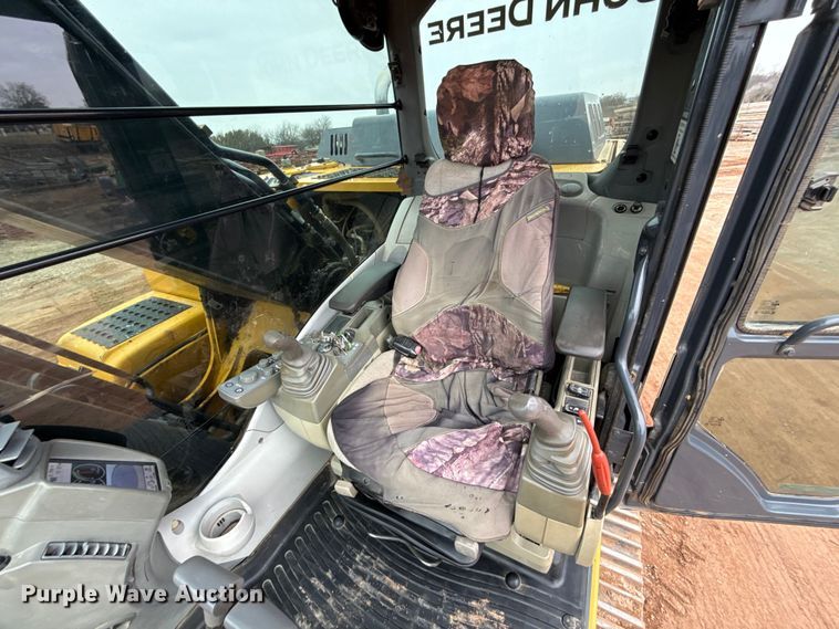 image for item HI9389 2015 John Deere 210G LC excavator