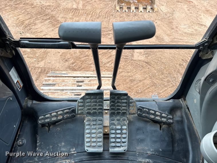 image for item HI9389 2015 John Deere 210G LC excavator