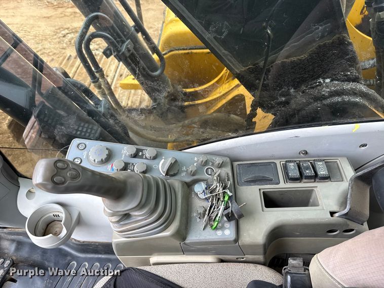 image for item HI9389 2015 John Deere 210G LC excavator