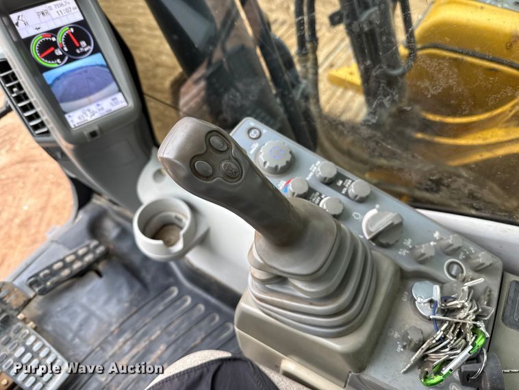 image for item HI9389 2015 John Deere 210G LC excavator