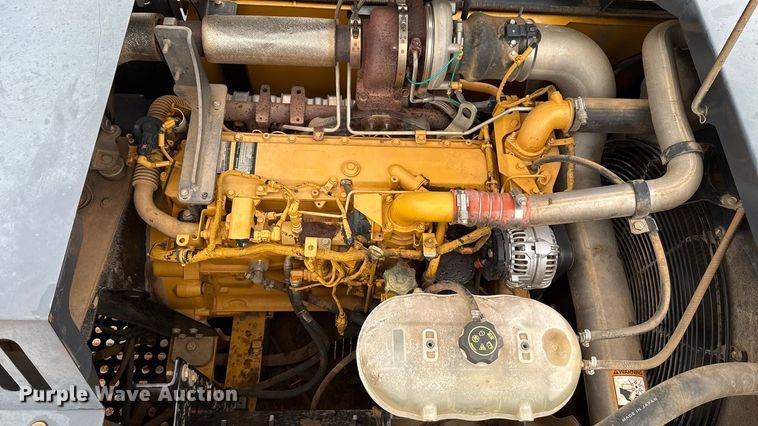 image for item HI9389 2015 John Deere 210G LC excavator