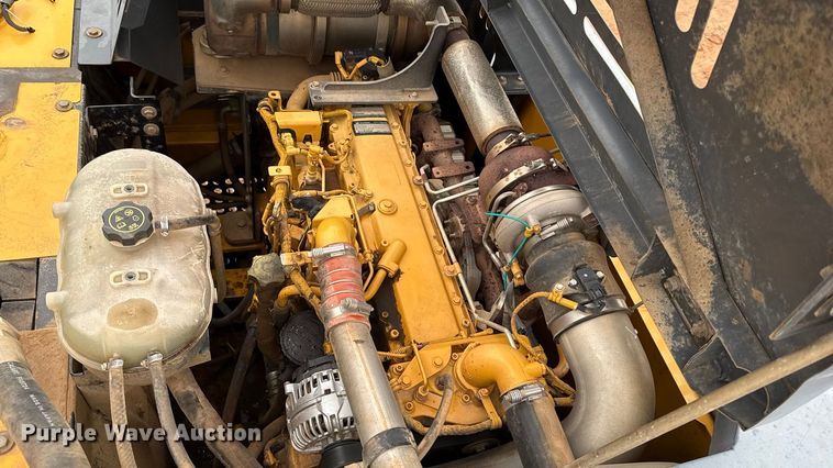 image for item HI9389 2015 John Deere 210G LC excavator