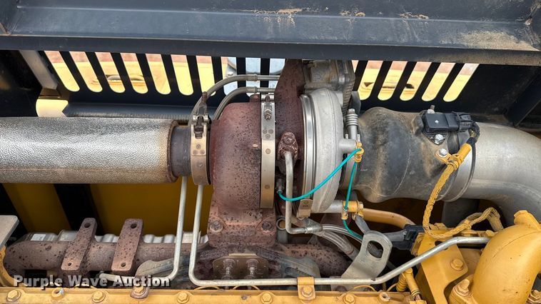 image for item HI9389 2015 John Deere 210G LC excavator