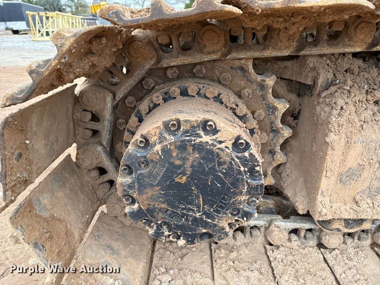 image for item HI9389 2015 John Deere 210G LC excavator