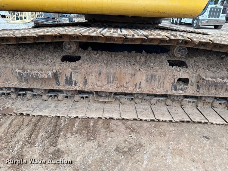 image for item HI9389 2015 John Deere 210G LC excavator