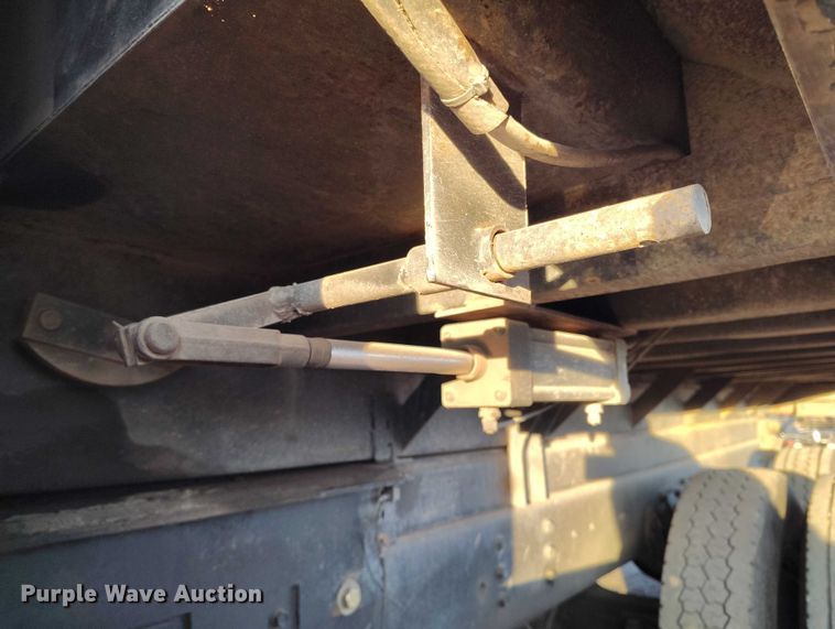 image for item IH9363 1998 International 4900 dump truck