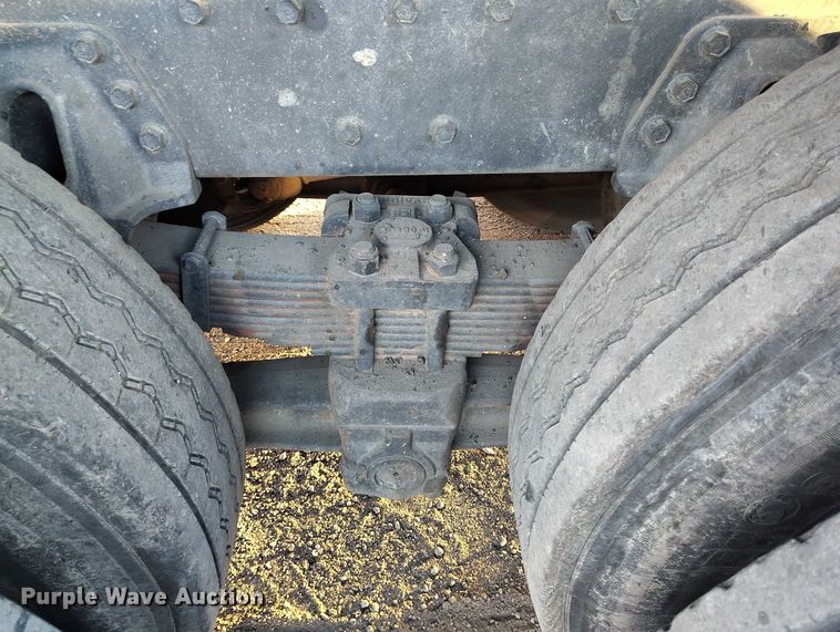 image for item IH9363 1998 International 4900 dump truck