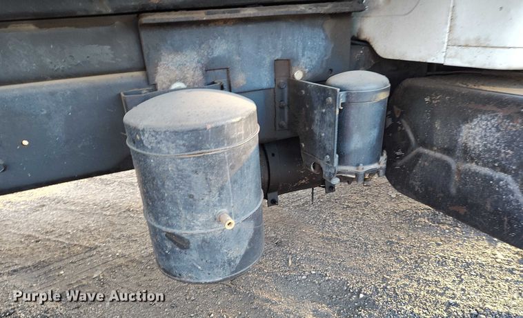 image for item IH9363 1998 International 4900 dump truck