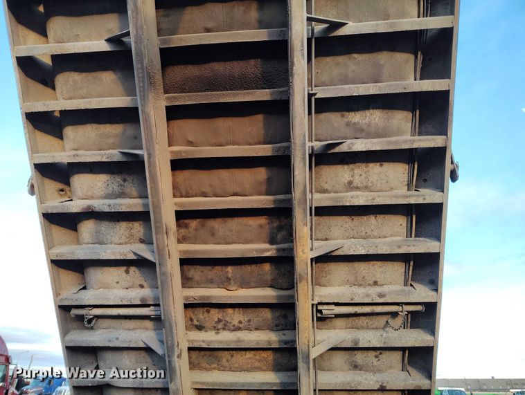 image for item IH9363 1998 International 4900 dump truck