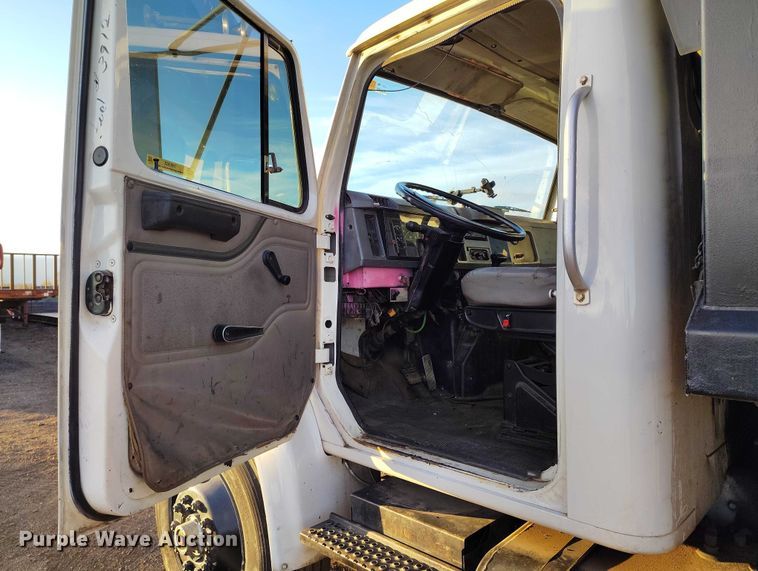 image for item IH9363 1998 International 4900 dump truck