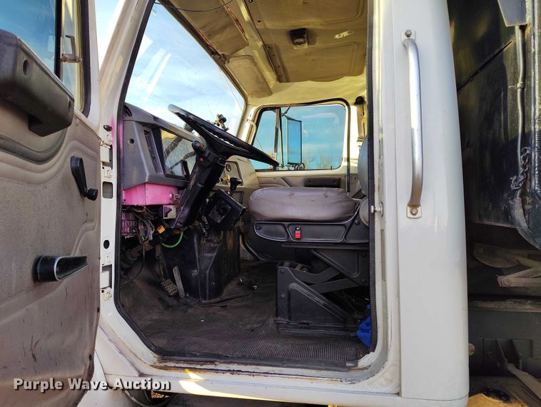 image for item IH9363 1998 International 4900 dump truck