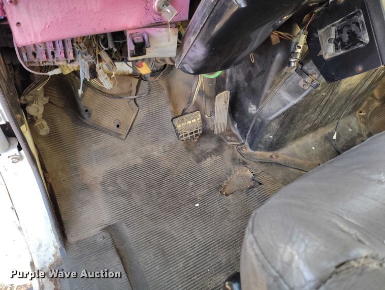 image for item IH9363 1998 International 4900 dump truck