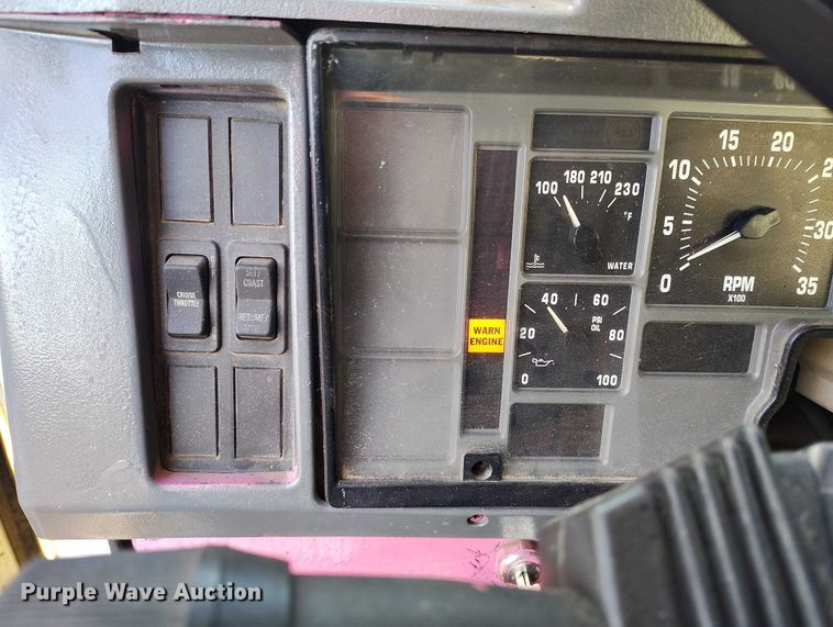 image for item IH9363 1998 International 4900 dump truck