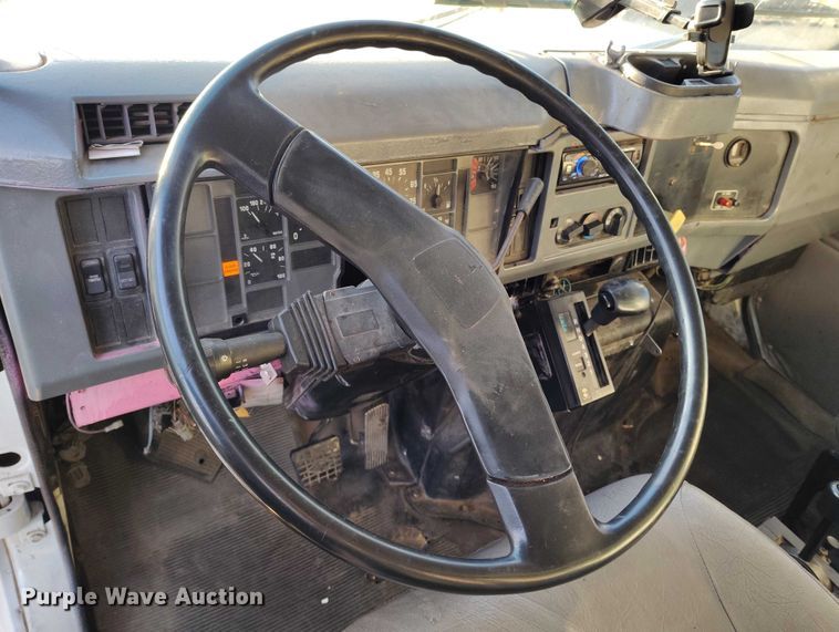 image for item IH9363 1998 International 4900 dump truck