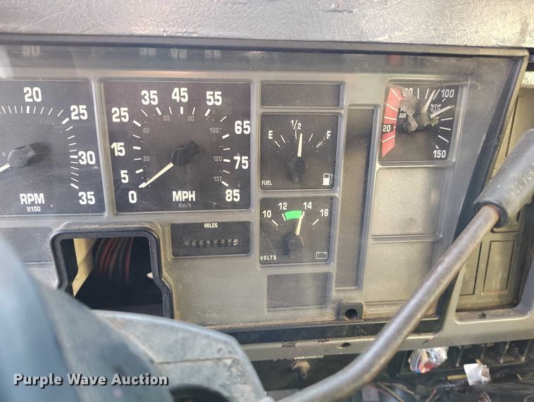 image for item IH9363 1998 International 4900 dump truck